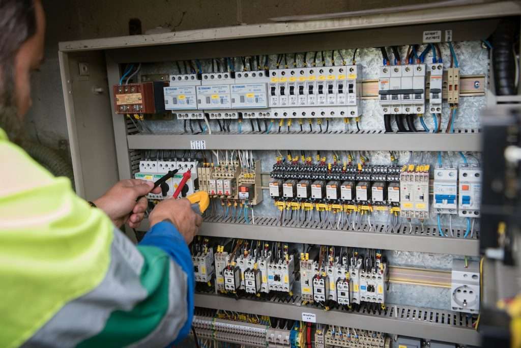 Instalación eléctrica dun dos catro bombeos de auga potable de Cangas, situado en Piñeiro de Darbo